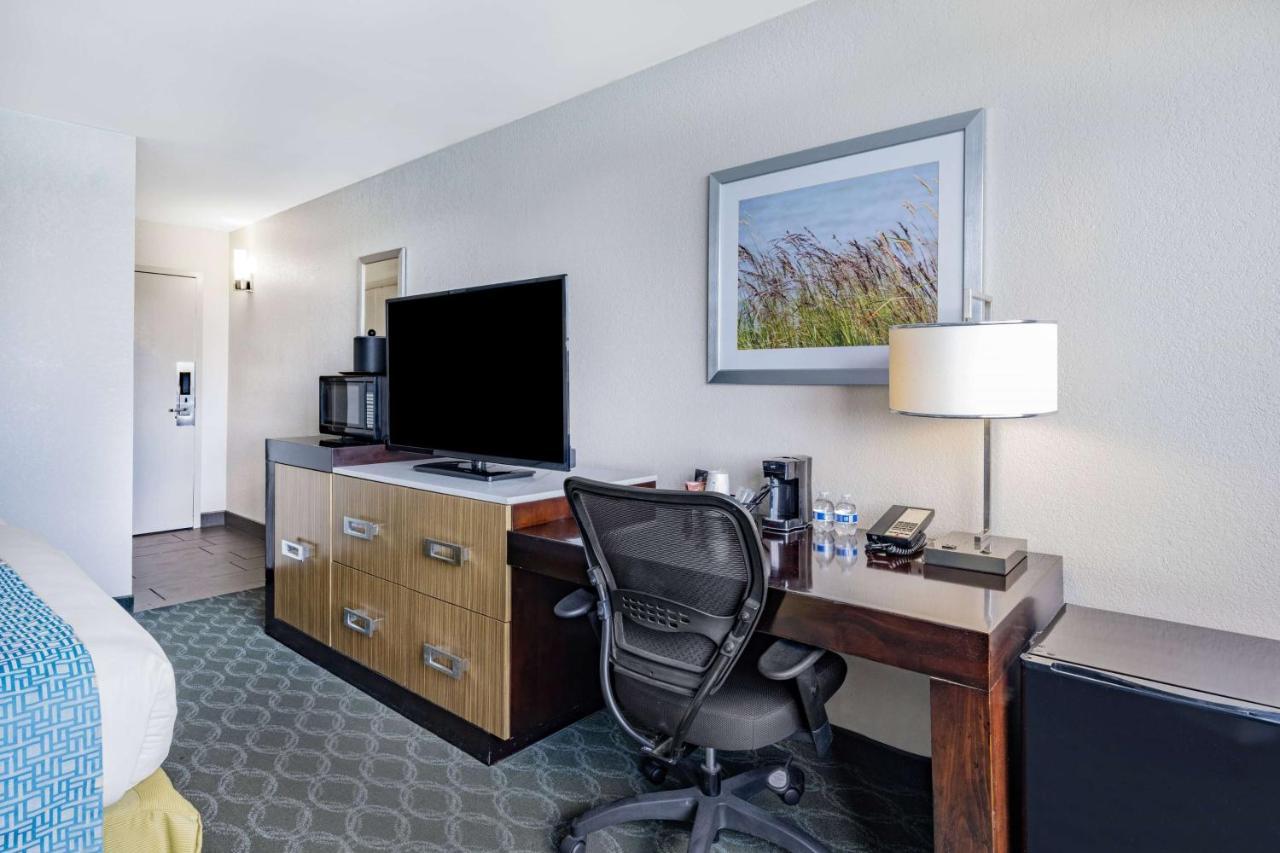 Wyndham Garden Kenosha Harborside Hotell Exteriör bild