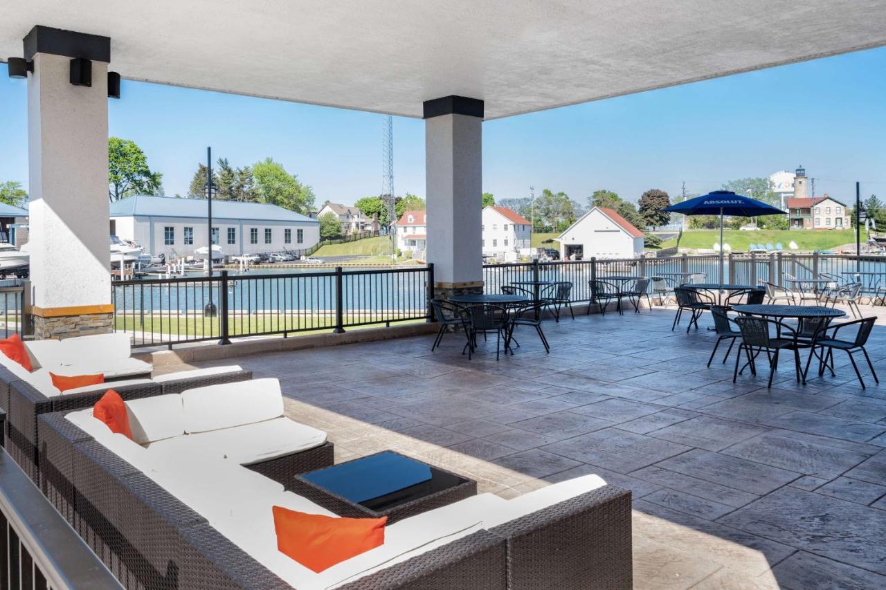 Wyndham Garden Kenosha Harborside Hotell Exteriör bild