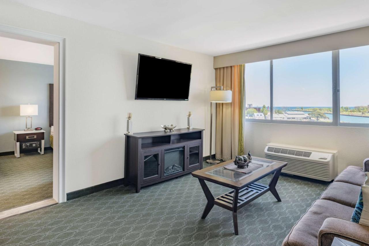 Wyndham Garden Kenosha Harborside Hotell Exteriör bild