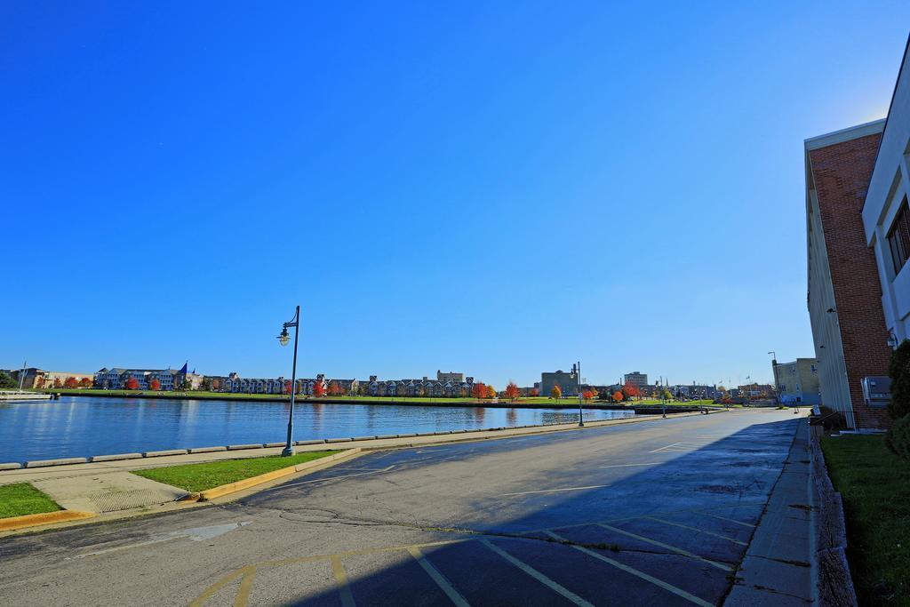 Wyndham Garden Kenosha Harborside Hotell Exteriör bild