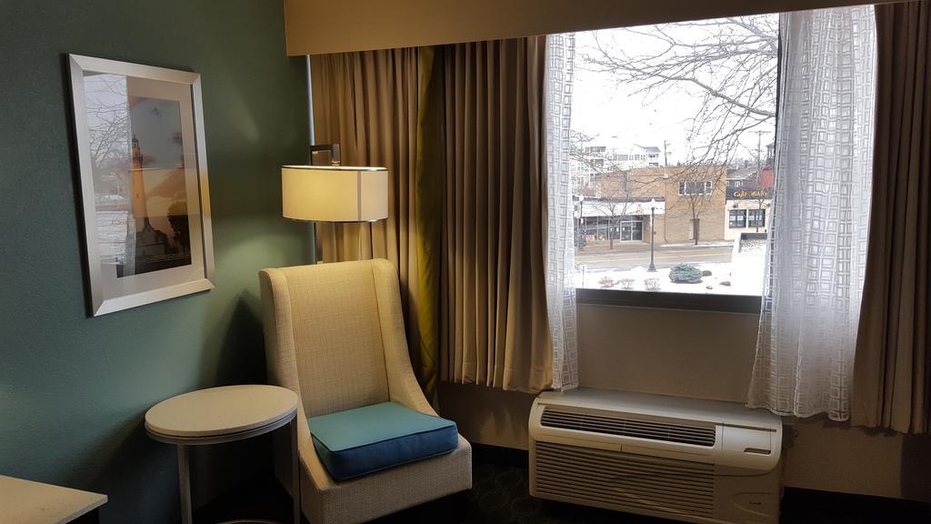 Wyndham Garden Kenosha Harborside Hotell Exteriör bild