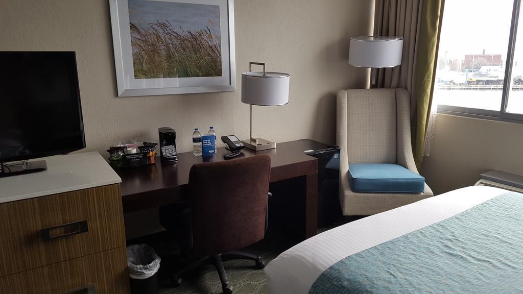 Wyndham Garden Kenosha Harborside Hotell Exteriör bild